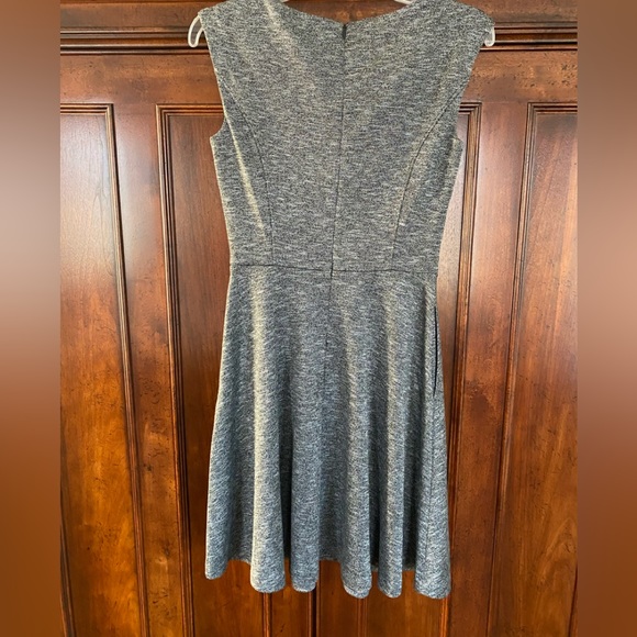 White House Black Market gray heather, fit and flare dress in size 00 NWT! - Picture 2 of 8